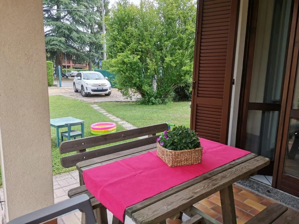 Bnbook Villa Biancospino Travedona 0*,  Olaszország